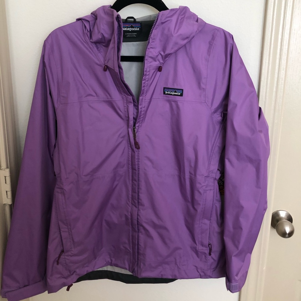 Patagonia windbreaker. Purple, S